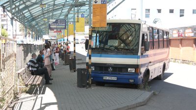 На Рівненщині відновили перевезення. Як реагують водії і пасажири. РЕПОРТАЖ
