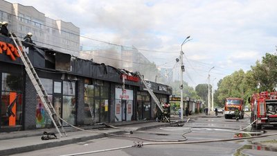 Дніпровські рятувальники загасили займання торгівельних павільйонів