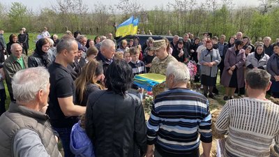На Закарпатті попрощалися із полеглим захисником Ярославом Багрієм На Закарпатті попрощалися із полеглим захисником Ярославом Багрієм