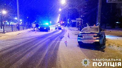 У Полтаві внаслідок аварії постраждав водій легковика У Полтаві внаслідок аварії постраждав водій легковика