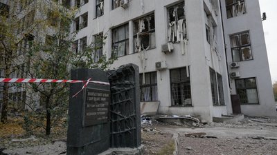 Держпром — найвідоміша конструктивістська будівля та символ Харкова, що був ушкоджений російською авіабомбою