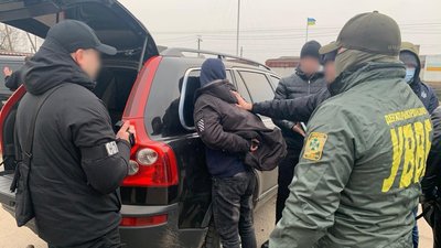 На Волині затримали військовослужбовця, який сприяв незаконному переміщенню цигарок через кордон