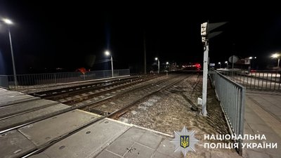 На Київщині під поїздом загинув чоловік
