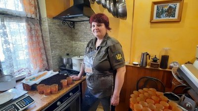 “Ми у вас віримо”. Жителі Дніпра печуть великодні паски для військових
