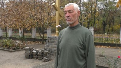 Служби проводять просто неба: як відновлюють після російського обстрілу храм у Запоріжжі Служби проводять просто неба: як відновлюють після російського обстрілу храм у Запоріжжі