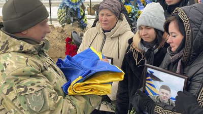 У Малині прощаються з 23-річним пілотом бойового літака МіГ-29 Владиславом Залістовським У Малині прощаються з 23-річним пілотом бойового літака МіГ-29 Владиславом Залістовським
