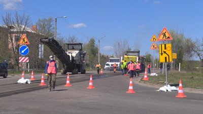 На Луганщині ремонтують дорогу на ділянці "Щастя-Новоайдар" На Луганщині ремонтують дорогу на ділянці "Щастя-Новоайдар"