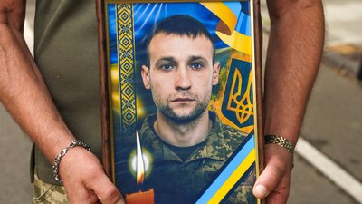 В Ужгороді попрощалися із полеглим захисником Миколою Філюком