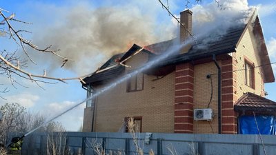 В Оріхов внаслідок російських обстрілів сталася пожежа в житловому будинку