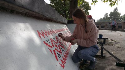 У вихідний день кропивничани розфарбували 100 м2 набережної та відремонтували там 14 лавок У вихідний день кропивничани розфарбували 100 м2 набережної та відремонтували там 14 лавок
