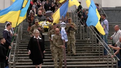 "Його дуже любили й будемо завжди пам'ятати": у Рівному попрощалися з бійцем Євгенієм Чирком