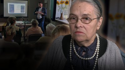"Смартфон з нуля": як у Харкові навчають літніх людей користуватися сучасними гаджетами