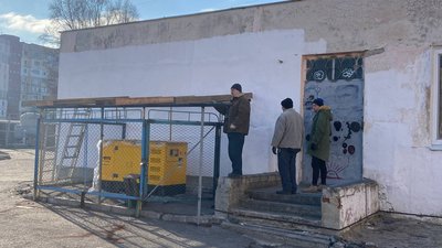 У дитячій лікарні Полтави встановлюють генератор для харчоблока У дитячій лікарні Полтави встановлюють генератор для харчоблока