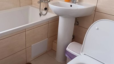 Санвузол в новозбудованому будинку сімейного типу Санвузол в новозбудованому будинку сімейного типу