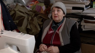 Волонтери не можуть шити ковдри для військових