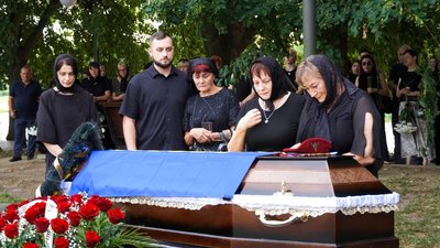 В Ужгороді попрощалися із полеглим захисником Юрієм Легезою В Ужгороді попрощалися із полеглим захисником Юрієм Легезою