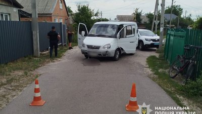 На Полтавщині зіткнулися автомобіль та електровелосипед: чоловіка госпіталізували