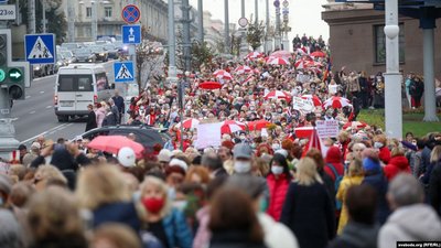 Постріли, петарди, сльозогінний газ. Як пройшли "Марші пенсіонерів" у Білорусі