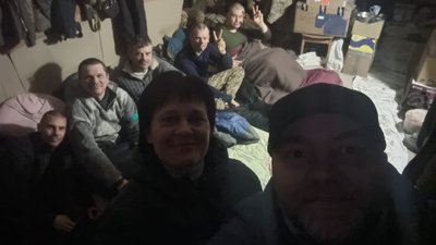 "Перші люди, які принесли на барикаду каструлю супу і термос з чаєм" – історія родини волонтерів у Сумах "Перші люди, які принесли на барикаду каструлю супу і термос з чаєм" – історія родини волонтерів у Сумах