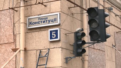 У будинку поруч з міською радою Харкова зняли аварійні конструкції: майже два роки будівля без даху після удару РФ 2