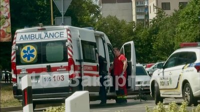 В Ужгороді автомобіль зіткнувся з електросамокатом, на якому їхали дві 17-річні дівчини