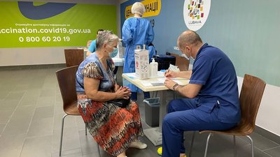 У Черкасах відкрився центр вакцинації у ТРЦ "Любава" У Черкасах відкрився центр вакцинації у ТРЦ "Любава"