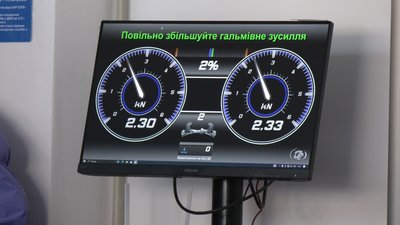 У центрі підготовки кваліфікованих робітників з ремонту автівок є новітнє обладнання, лютий-2024. Фото: Суспільне Хмельницький У центрі підготовки кваліфікованих робітників з ремонту автівок є новітнє обладнання, лютий-2024. Фото: Суспільне Хмельницький