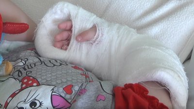 На Херсонщині в будинку виявили побиту 7-місячну дівчинку. Зараз дитина перебуває у лікарні На Херсонщині в будинку виявили побиту 7-місячну дівчинку. Зараз дитина перебуває у лікарні