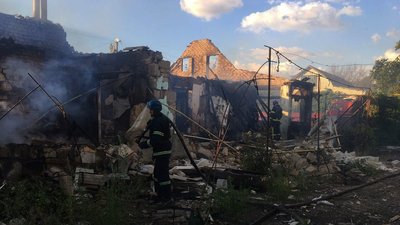 Рятувальники Миколаївщини протягом доби загасили вісім пожеж, дві з них сталися через обстріли Рятувальники Миколаївщини протягом доби загасили вісім пожеж, дві з них сталися через обстріли
