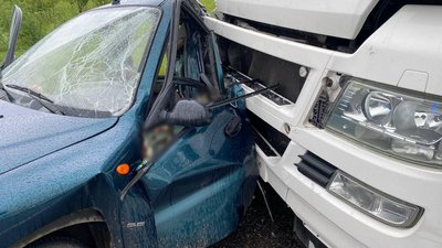 На трасі Одеса-Київ вантажівка зіштовхнулася з легковиком: є загиблі та травмовані