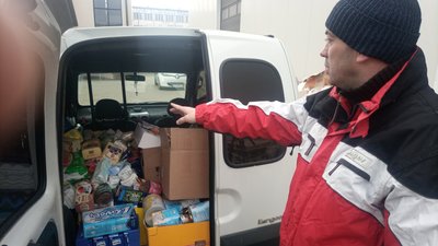 На Закарпатті 2-3 вантажівки до місць бойових дій щодня відправляє благодійний фонд "Карітас" На Закарпатті 2-3 вантажівки до місць бойових дій щодня відправляє благодійний фонд "Карітас"