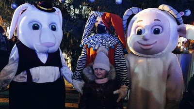 Вогні головного ялинки Ужгорода запалили на площі Театральній