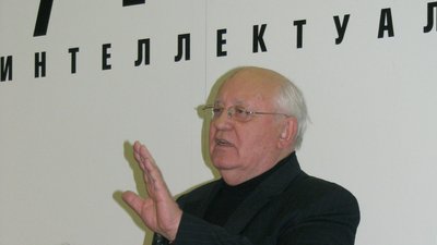 На Горбачова подали до суду через загибель литовців під час штурму телевежі радянськими десантниками