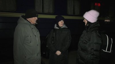 Бранець Кремля Олександр Шумков повертається в Україну - родина поїхала його зустрічати