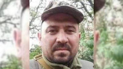 На Буковині прощаються з військовим Вакарашем, який загинув на війні