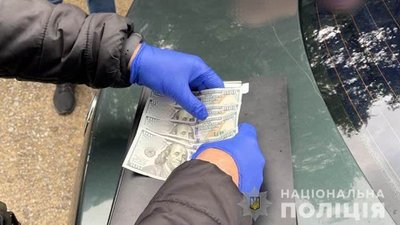 На Рівненщині водій двічі за місяць пропонував хабар у 500 доларів - поліція