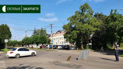 Рух транспорту обмежили в Ужгороді від вулиці Івана Франка до Закарпатської Рух транспорту обмежили в Ужгороді від вулиці Івана Франка до Закарпатської