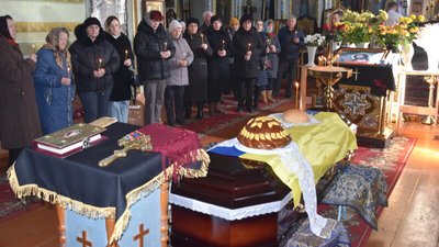 У Луцькій громаді попрощалися із загиблим на Сумщині 55-річним бійцем Володимиром Марчуком У Луцькій громаді попрощалися із загиблим на Сумщині 55-річним бійцем Володимиром Марчуком