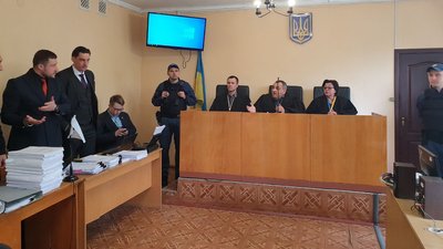 Сторона захисту Романа Червінського та судді. Кіровоградський суд 19 квітня не ухвалив жодного рішення Сторона захисту Романа Червінського та судді. Кіровоградський суд 19 квітня не ухвалив жодного рішення