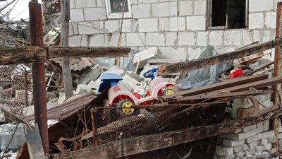 "На це дуже важко дивитися" — очевидець авіаудару в Сумах, де загинули та травмувалися люди "На це дуже важко дивитися" — очевидець авіаудару в Сумах, де загинули та травмувалися люди