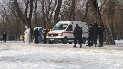 Водохреща у Чернігові: як це відбувається на пляжі Золотий берег Водохреща у Чернігові: як це відбувається на пляжі Золотий берег