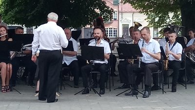 12 композицій прозвучали на естрадно-духовому концерті до Дня Конституції України в Ужгороді 12 композицій прозвучали на естрадно-духовому концерті до Дня Конституції України в Ужгороді