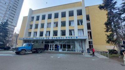 Будівля Миколаївського палацу творчості учнів зазнала пошкоджень після обстрілу облради