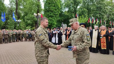 Марш слави, реконструкція подій, панахида. В Івано-Франківську відзначили День Героїв Марш слави, реконструкція подій, панахида. В Івано-Франківську відзначили День Героїв
