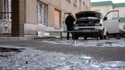 Наслідки влучання дрона в гуртожиток у Київському районі Харкова, 13 жовтня 2025 року