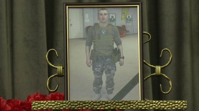 "Я теж піду воювати, як і всі хлопці": у Хмельницькому попрощалися з військовим Володимиром Комаровим "Я теж піду воювати, як і всі хлопці": у Хмельницькому попрощалися з військовим Володимиром Комаровим