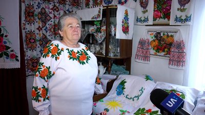 На Житомирщині близько тисячі рушників та картин вишили три жительки села Кашперівка На Житомирщині близько тисячі рушників та картин вишили три жительки села Кашперівка