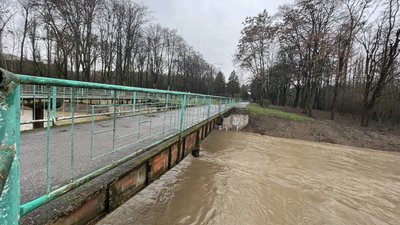 Майже 1,5 м сягнув рівень води в річці Уж. Яка ситуація з підтопленнями в Ужгороді Майже 1,5 м сягнув рівень води в річці Уж. Яка ситуація з підтопленнями в Ужгороді
