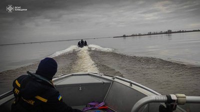 Рятувальники ДСНС на катері
