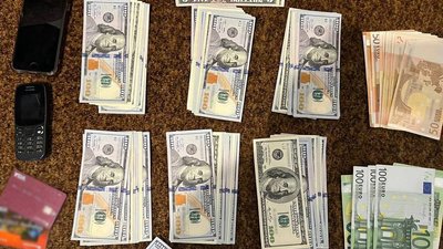 Правоохоронці викрили злочинну групу, яка виготовляла фальшиві документи